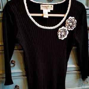 JOSEPH A  BLACK SWEATER WITH CROCHET FLOWERS